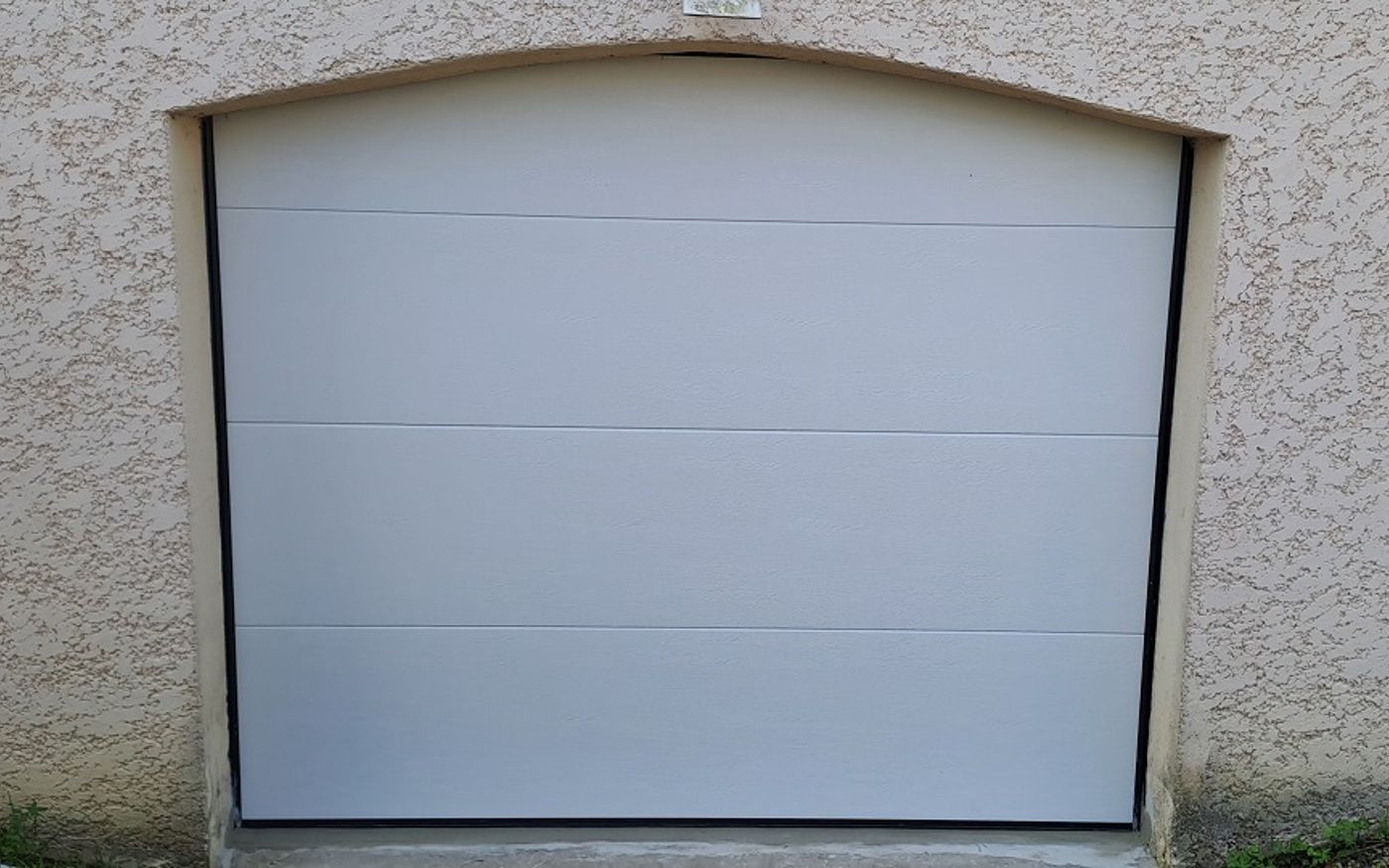 Porte de garage à Coligny